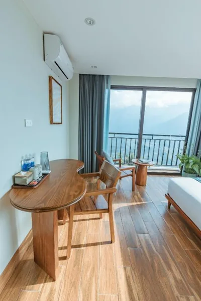 Phòng ba người nhìn ra núi — Sapa Yen Hotel